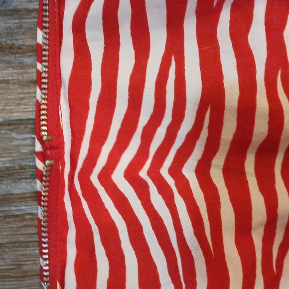 Michael Michael Kors Women's Red & White Zebra Print Sleeveless Blouse. - Picture 13 of 14